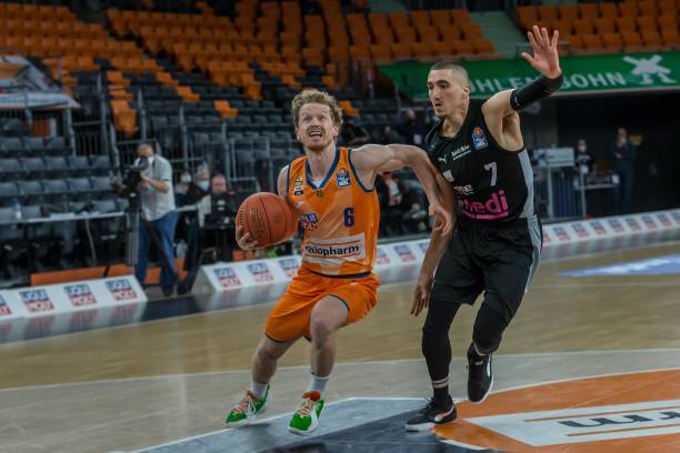 力量逐步走 力量逐步走